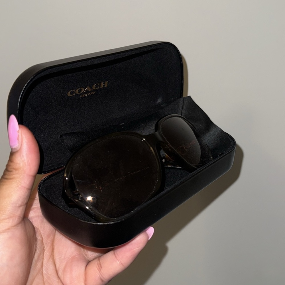 COACH Kissing C Sunglasses